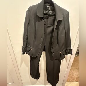 Apart Women’s Business suit